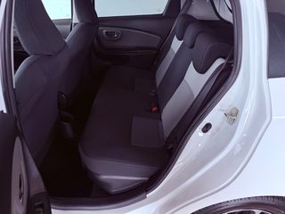 Toyota Yaris 2018 1.5 HYBRID Collection Bi-Tone-thumb-53