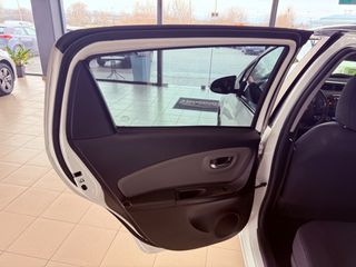 Toyota Yaris 2018 1.5 HYBRID Collection Bi-Tone-thumb-52