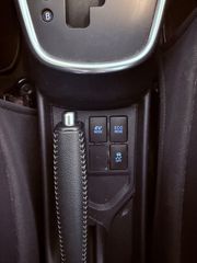 Toyota Yaris 2018 1.5 HYBRID Collection Bi-Tone-thumb-50