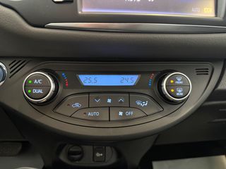 Toyota Yaris 2018 1.5 HYBRID Collection Bi-Tone-thumb-47