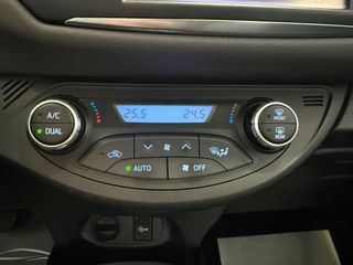 Toyota Yaris 2018 1.5 HYBRID Collection Bi-Tone-thumb-46