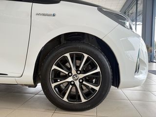 Toyota Yaris 2018 1.5 HYBRID Collection Bi-Tone-thumb-85