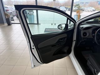 Toyota Yaris 2018 1.5 HYBRID Collection Bi-Tone-thumb-27