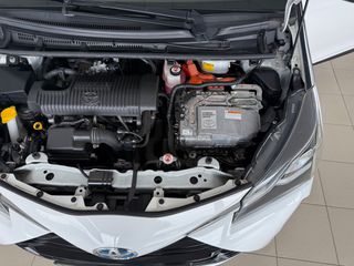 Toyota Yaris 2018 1.5 HYBRID Collection Bi-Tone-thumb-81