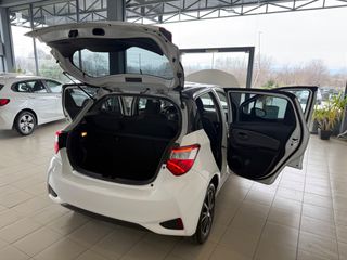 Toyota Yaris 2018 1.5 HYBRID Collection Bi-Tone-thumb-74