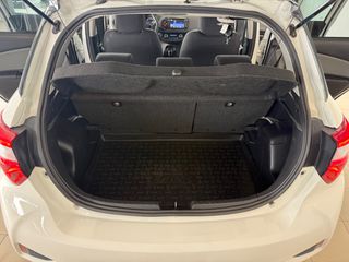 Toyota Yaris 2018 1.5 HYBRID Collection Bi-Tone-thumb-71
