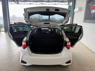 Toyota Yaris 2018 1.5 HYBRID Collection Bi-Tone-thumb-70