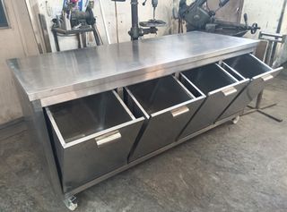 Ερμάριο Πάγκος Τροχήλατος INOX Με 4 Κάδους Για Ζαχαροπλαστεία 2.00/70/90