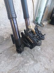 Πωλούνται οι δαγκάνες BREMBO!καθώς και ο σταυρόςε τη τιμόνι πλάκα!!