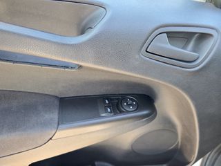 Ford Tourneo Courier 2016-thumb-10