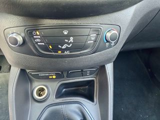 Ford Tourneo Courier 2016-thumb-16
