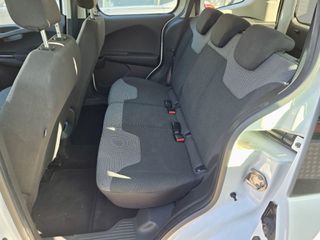 Ford Tourneo Courier 2016-thumb-19