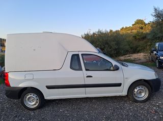 Dacia Logan Pick-Up 2010-thumb-9