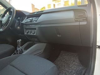 Skoda Fabia 2019-thumb-16