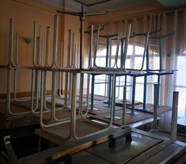 Πωλούνται τραπέζια