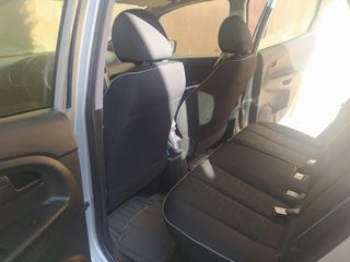 Kia Venga 2012-thumb-9