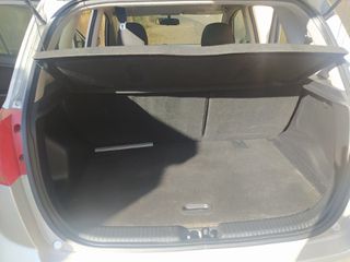 Kia Venga 2012-thumb-4