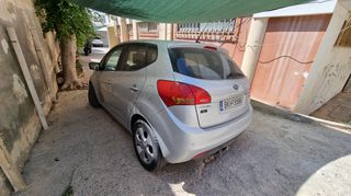 Kia Venga 2012-thumb-2