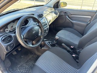 Ford Focus 2001-thumb-6