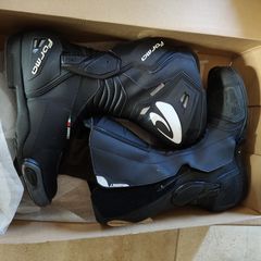 ΜΠΟΤΕΣ RACING ΑΔΙΑΒΡΟΧΕΣ HORNET DRY FORMA BLACK