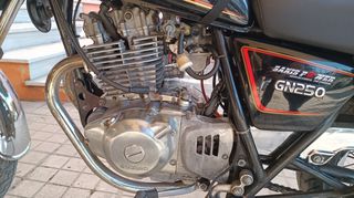 Suzuki GN 250 1992-thumb-3