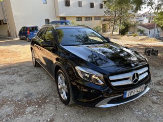 Mercedes-Benz GLA 200 2015-thumb-10