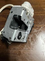 AUDI A4 ΚΛΕΙΔΑΡΙΑ ΕΜΠΡΟΣ ΑΡΙΣΤΕΡΗ ΜΕ ΚΩΔΙΚΟ 8D1837015F