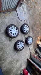 Toyota yaris Ζαντολάστιχα με πολύ καλά Χειμερινά λάστιχα σιδερένια με τάσια Και βαλβίδες έλεγχο πίεσης