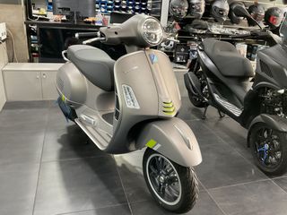 Vespa GTS Super Tech 125 2026-thumb-2