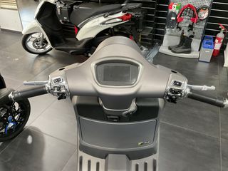 Vespa GTS Super Tech 125 2026-thumb-15