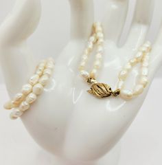 Κολιέ 2 σειρών με λευκά μαργαριτάρια και χρυσό Κ14 κούμπωμα Α90116 ΤΙΜΗ 230 ΕΥΡΩ