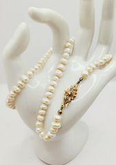 Κολιέ με λευκά μαργαριτάρια και χρυσό Κ14 κούμπωμα Α90416 ΤΙΜΗ 250 ΕΥΡΩ