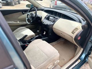 Nissan Primera 2004-thumb-16
