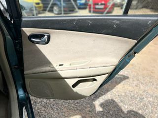 Nissan Primera 2004-thumb-22