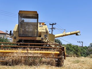 Αλωνιστική Μηχανή New Holland 1981 1550
