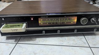 Soundesign 8-Track AM-FM Stereo ράδιοενισχυτής και 26 κασέτες.