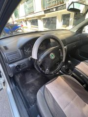 Skoda Octavia 2003-thumb-12