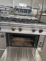 ΚΟΥΖΙΝΑ ΜΕ 4 ΕΣΤΙΕΣ & ΦΟΥΡΝΟ