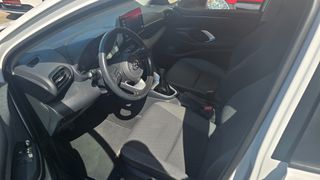 Toyota Yaris 2022-thumb-6