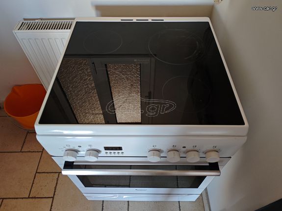 Κουζίνα με κεραμικές εστίες