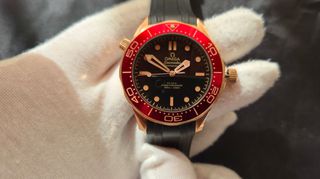 Omega seamaster diver 300m rose gold.   Ανδρικο ρολοι χειρος.Κορυφαιας ποιοτητας 3Α replica.