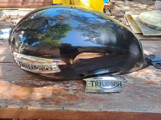 Τεπόζιτο triumph thruxton