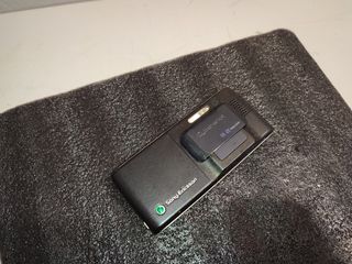 Sony Ericsson K800i-thumb-3
