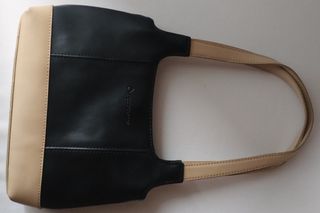Liz Claiborne μαύρη & μπεζ μικρή τσάντα χειρός *καινούργια*