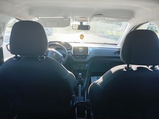 Peugeot 208 2016-thumb-8