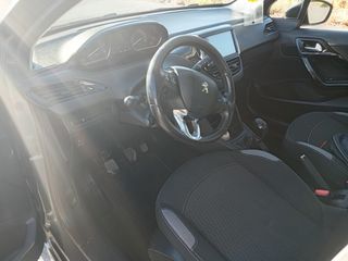 Peugeot 208 2016-thumb-12