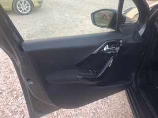 Peugeot 208 2015-thumb-4