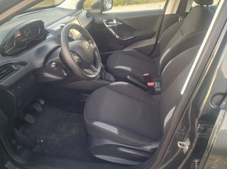 Peugeot 208 2015-thumb-5
