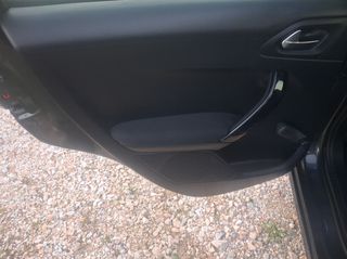 Peugeot 208 2015-thumb-9