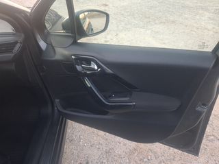 Peugeot 208 2015-thumb-10